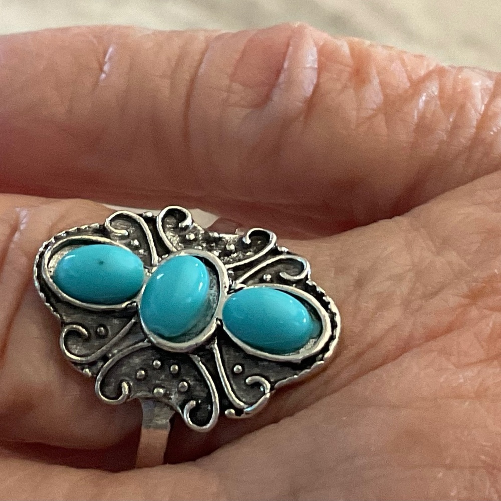 Fashion ring faux turquoise silvertone setting size 7